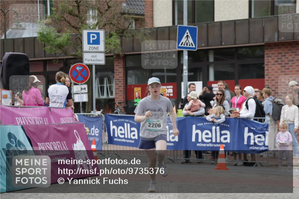 10.05.2026 - 8. Wedeler Halbmarathon Yannick Fuchs http://msf.ph/oto/9735376 10.05.2026 12:49:30 Ziel 2206 meine-sportfotos.de