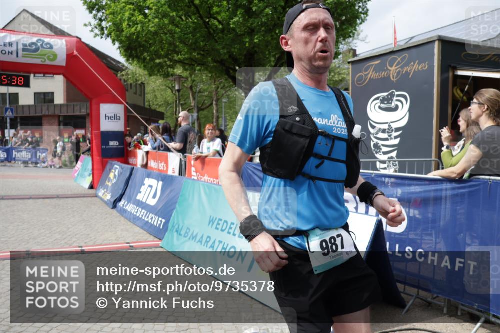 10.05.2026 - 8. Wedeler Halbmarathon Yannick Fuchs http://msf.ph/oto/9735378 10.05.2026 11:55:36 Ziel 987 meine-sportfotos.de