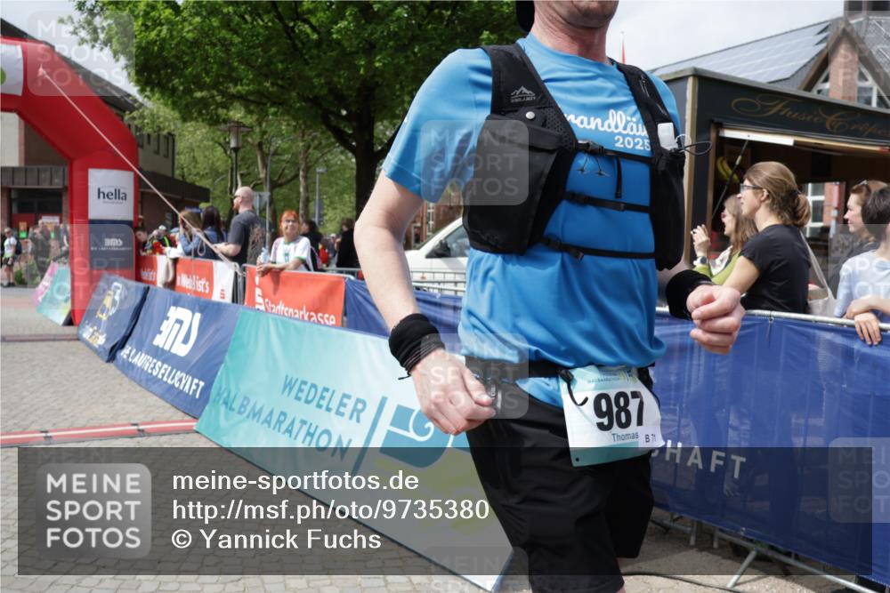 10.05.2026 - 8. Wedeler Halbmarathon Yannick Fuchs http://msf.ph/oto/9735380 10.05.2026 11:55:36 Ziel 987 meine-sportfotos.de