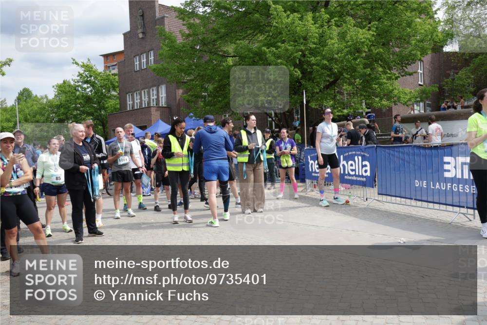 10.05.2026 - 8. Wedeler Halbmarathon Yannick Fuchs http://msf.ph/oto/9735401 10.05.2026 11:55:51 Ziel  meine-sportfotos.de