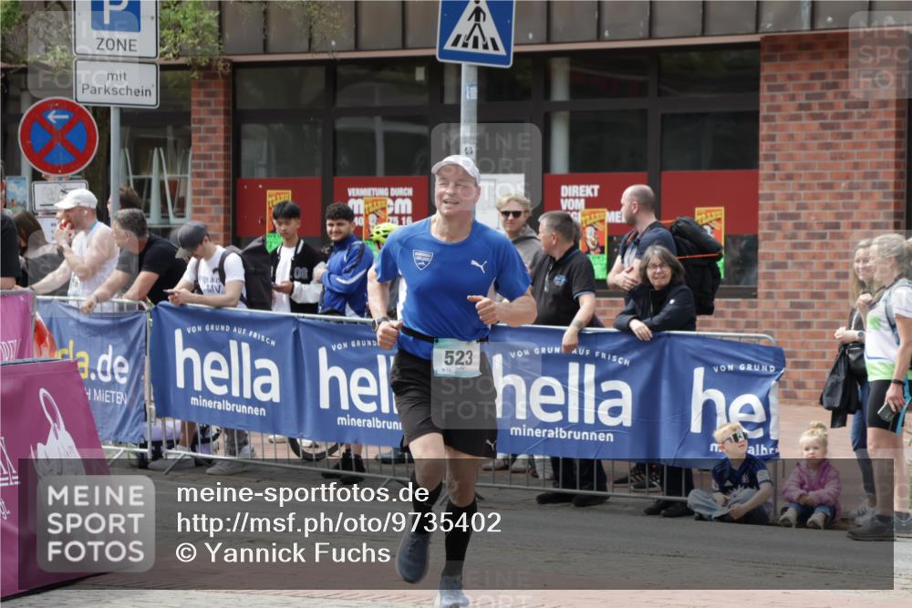 10.05.2026 - 8. Wedeler Halbmarathon Yannick Fuchs http://msf.ph/oto/9735402 10.05.2026 11:56:00 Ziel 523 meine-sportfotos.de