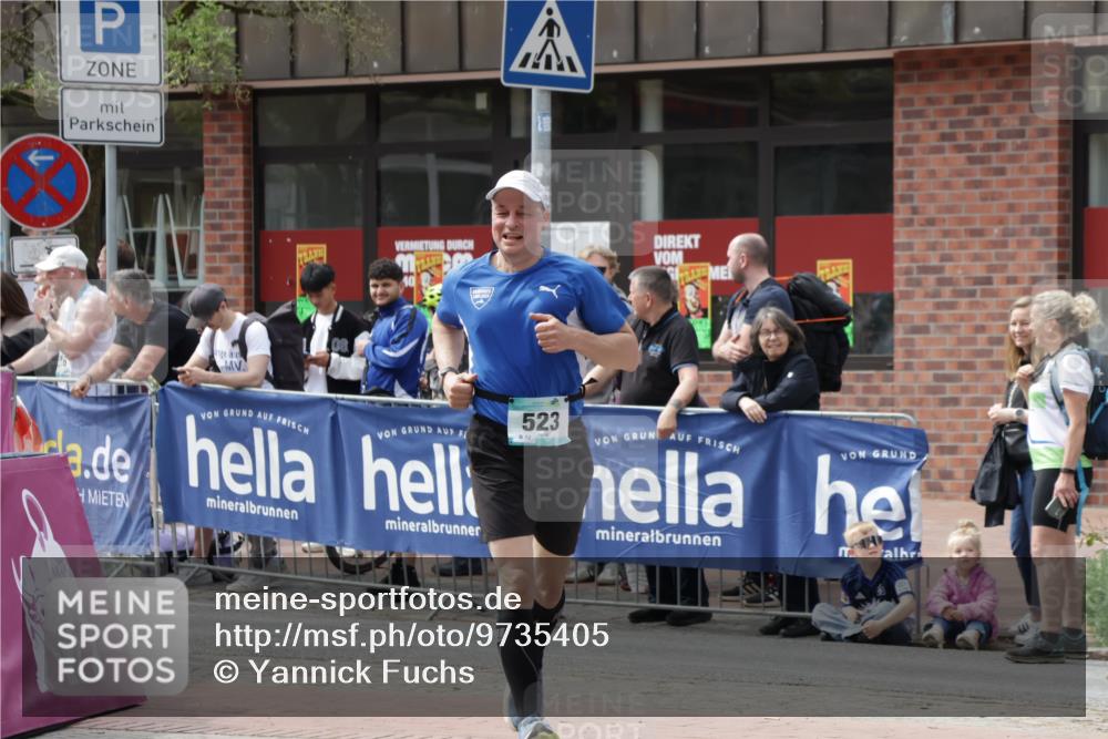 10.05.2026 - 8. Wedeler Halbmarathon Yannick Fuchs http://msf.ph/oto/9735405 10.05.2026 11:56:00 Ziel 523 meine-sportfotos.de