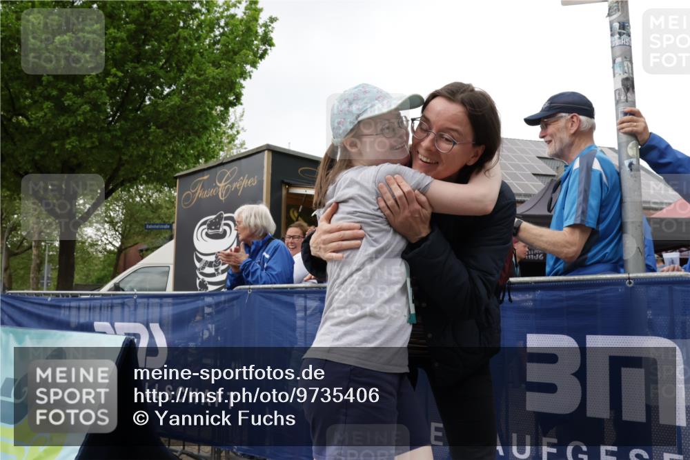 10.05.2026 - 8. Wedeler Halbmarathon Yannick Fuchs http://msf.ph/oto/9735406 10.05.2026 12:49:41 Ziel  meine-sportfotos.de