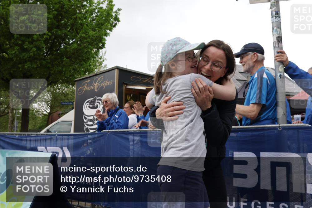 10.05.2026 - 8. Wedeler Halbmarathon Yannick Fuchs http://msf.ph/oto/9735408 10.05.2026 12:49:41 Ziel  meine-sportfotos.de