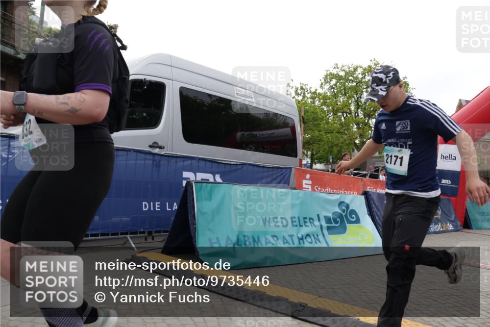 10.05.2026 - 8. Wedeler Halbmarathon Yannick Fuchs http://msf.ph/oto/9735446 10.05.2026 12:49:52 Ziel 832, 2171 meine-sportfotos.de