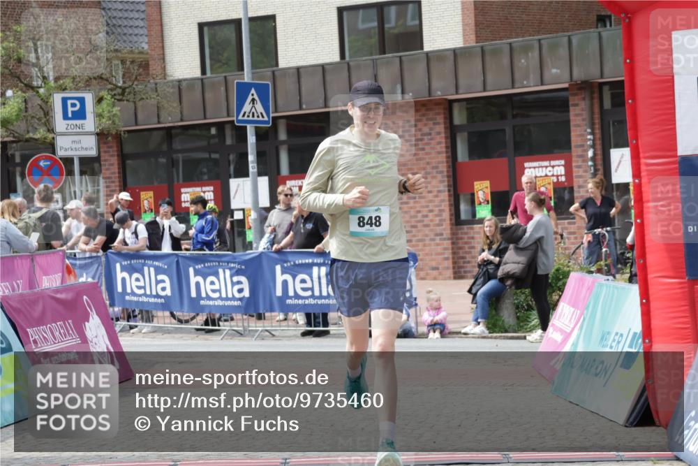 10.05.2026 - 8. Wedeler Halbmarathon Yannick Fuchs http://msf.ph/oto/9735460 10.05.2026 11:56:22 Ziel 848 meine-sportfotos.de