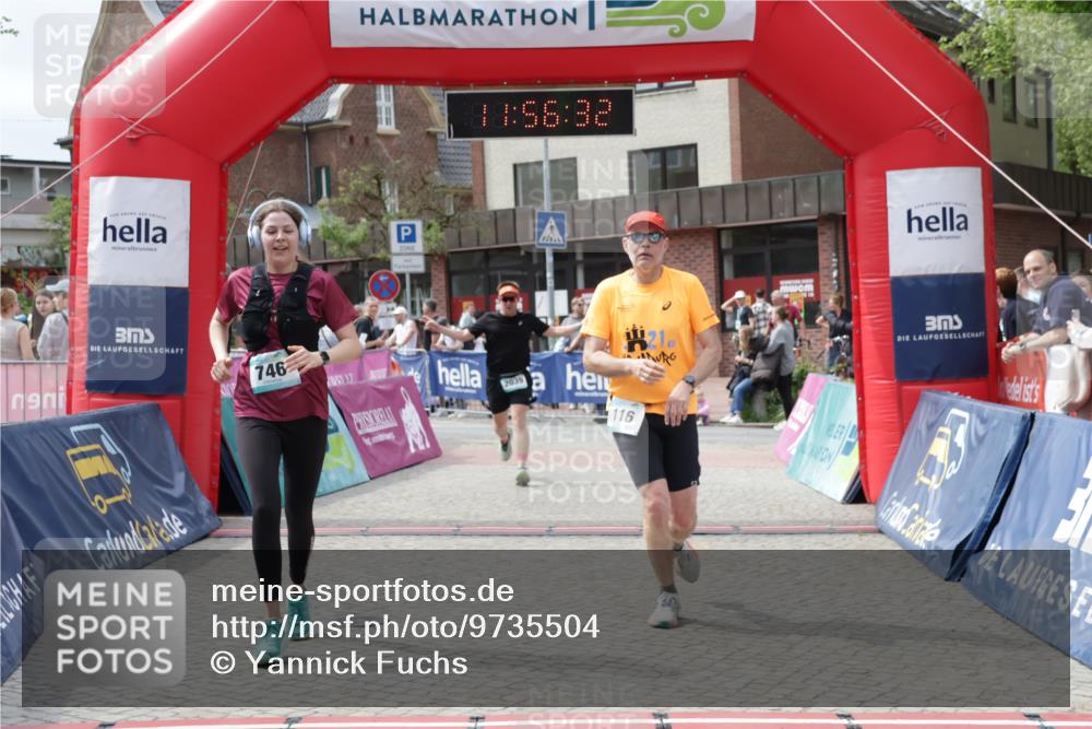 10.05.2026 - 8. Wedeler Halbmarathon Yannick Fuchs http://msf.ph/oto/9735504 10.05.2026 11:56:31 Ziel 116, 746, 2039, 2174 meine-sportfotos.de