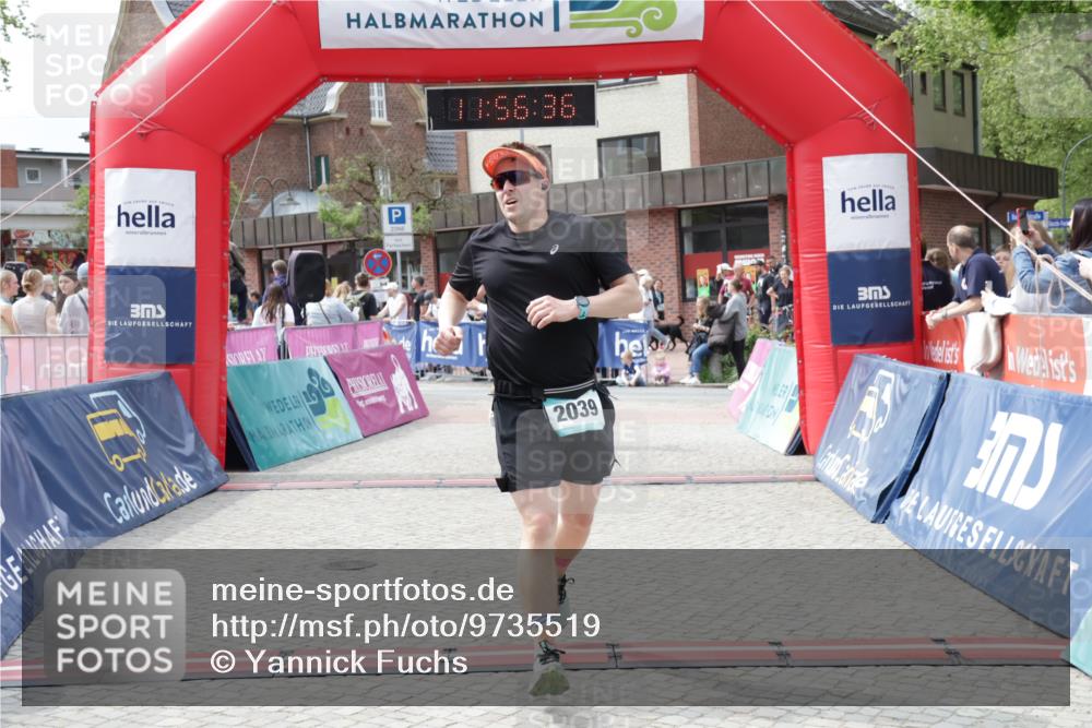 10.05.2026 - 8. Wedeler Halbmarathon Yannick Fuchs http://msf.ph/oto/9735519 10.05.2026 11:56:34 Ziel 116, 538, 746, 2039, 2136 meine-sportfotos.de