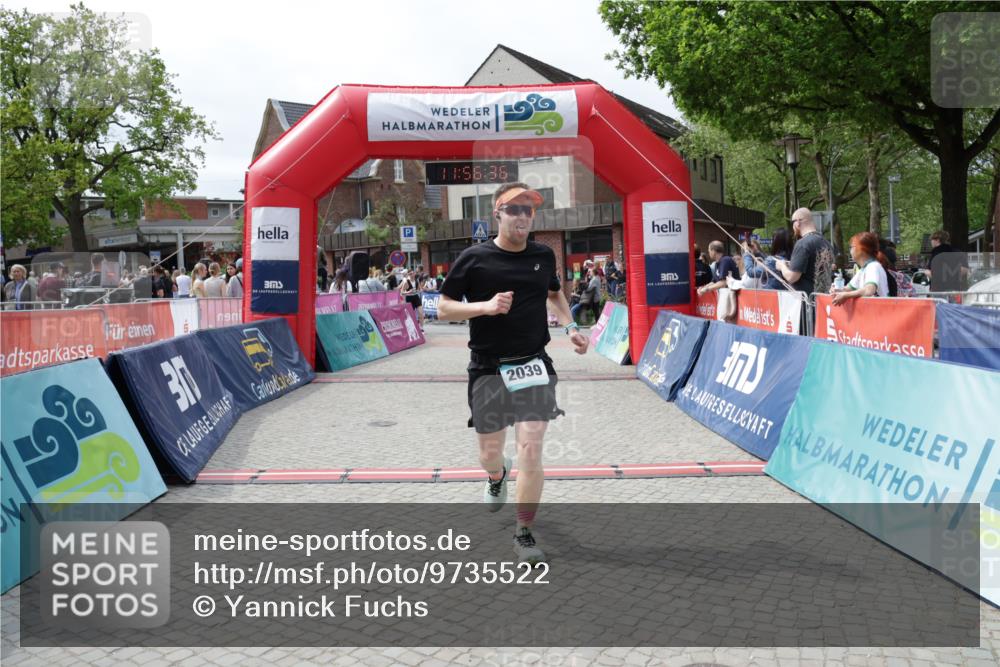 10.05.2026 - 8. Wedeler Halbmarathon Yannick Fuchs http://msf.ph/oto/9735522 10.05.2026 11:56:35 Ziel 116, 538, 587, 746, 2039, 2136 meine-sportfotos.de