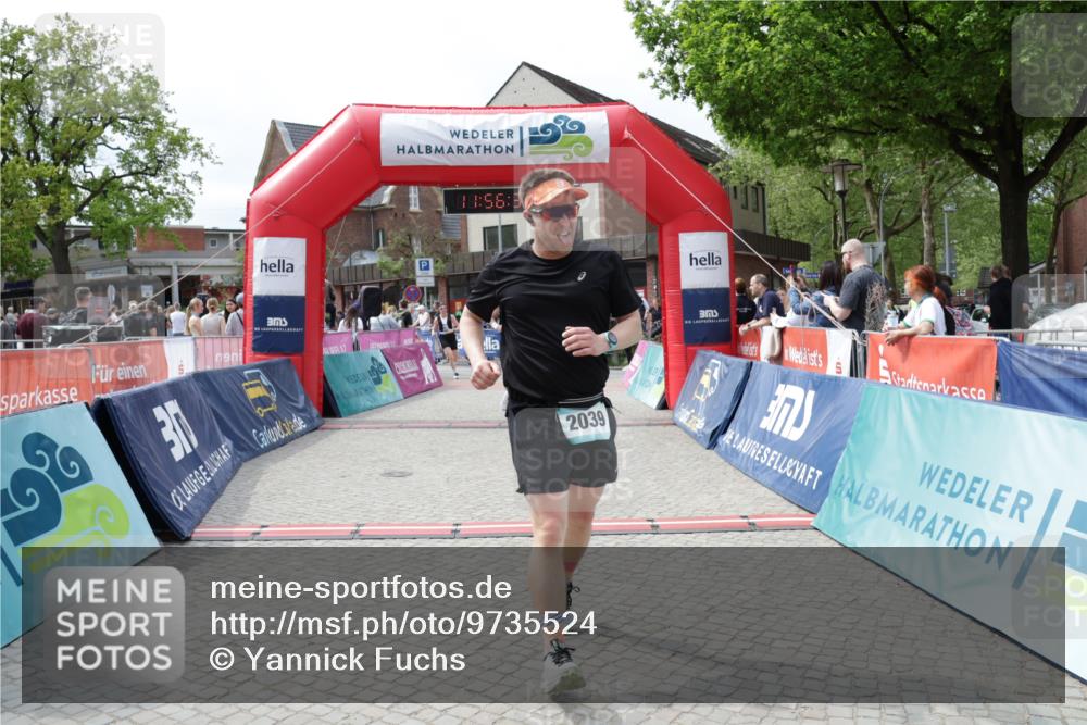10.05.2026 - 8. Wedeler Halbmarathon Yannick Fuchs http://msf.ph/oto/9735524 10.05.2026 11:56:35 Ziel 116, 538, 587, 746, 2039, 2136 meine-sportfotos.de