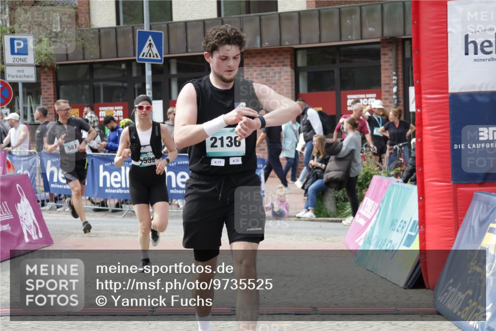 10.05.2026 - 8. Wedeler Halbmarathon Yannick Fuchs http://msf.ph/oto/9735525 10.05.2026 11:56:36 Ziel 116, 538, 587, 746, 747, 2039, 2136 meine-sportfotos.de