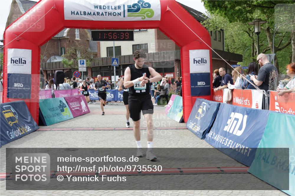 10.05.2026 - 8. Wedeler Halbmarathon Yannick Fuchs http://msf.ph/oto/9735530 10.05.2026 11:56:37 Ziel 538, 587, 747, 2039, 2136 meine-sportfotos.de