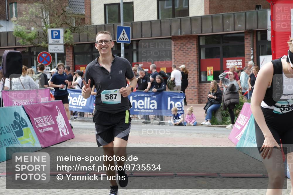 10.05.2026 - 8. Wedeler Halbmarathon Yannick Fuchs http://msf.ph/oto/9735534 10.05.2026 11:56:39 Ziel 361, 538, 587, 747, 2061, 2136 meine-sportfotos.de