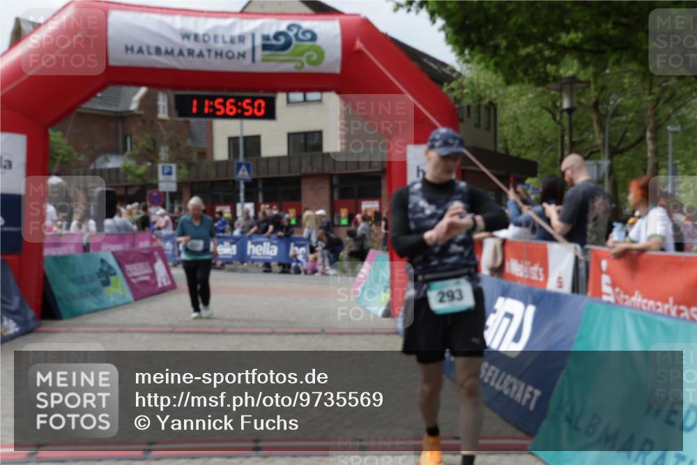10.05.2026 - 8. Wedeler Halbmarathon Yannick Fuchs http://msf.ph/oto/9735569 10.05.2026 11:56:48 Ziel 293, 337, 361, 700, 2061 meine-sportfotos.de