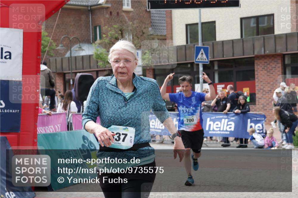 10.05.2026 - 8. Wedeler Halbmarathon Yannick Fuchs http://msf.ph/oto/9735575 10.05.2026 11:56:52 Ziel 337, 700 meine-sportfotos.de