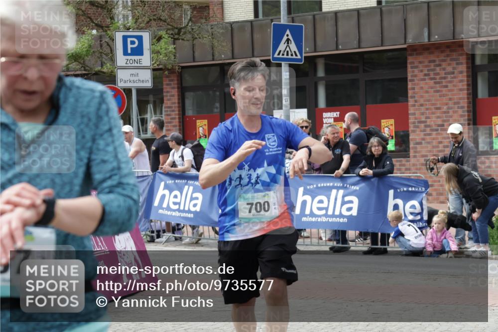 10.05.2026 - 8. Wedeler Halbmarathon Yannick Fuchs http://msf.ph/oto/9735577 10.05.2026 11:56:53 Ziel 337, 700 meine-sportfotos.de