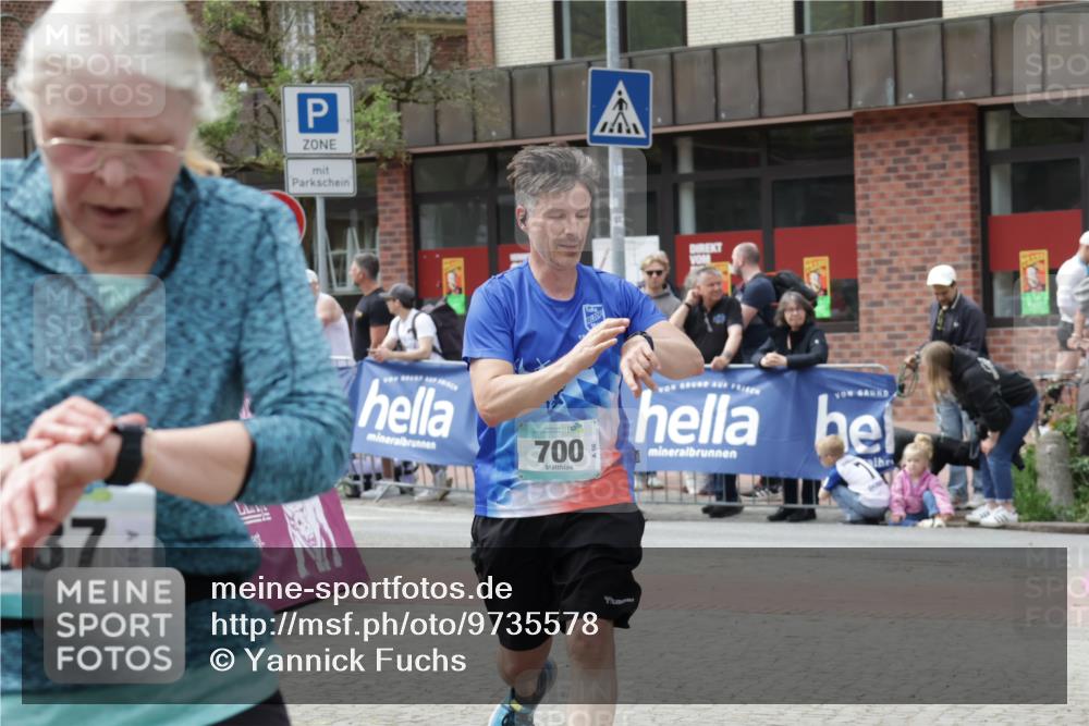 10.05.2026 - 8. Wedeler Halbmarathon Yannick Fuchs http://msf.ph/oto/9735578 10.05.2026 11:56:53 Ziel 337, 700 meine-sportfotos.de