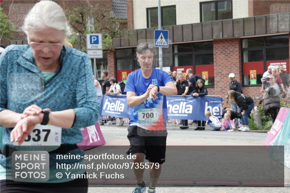 10.05.2026 - 8. Wedeler Halbmarathon Yannick Fuchs http://msf.ph/oto/9735579 10.05.2026 11:56:53 Ziel 337, 700 meine-sportfotos.de