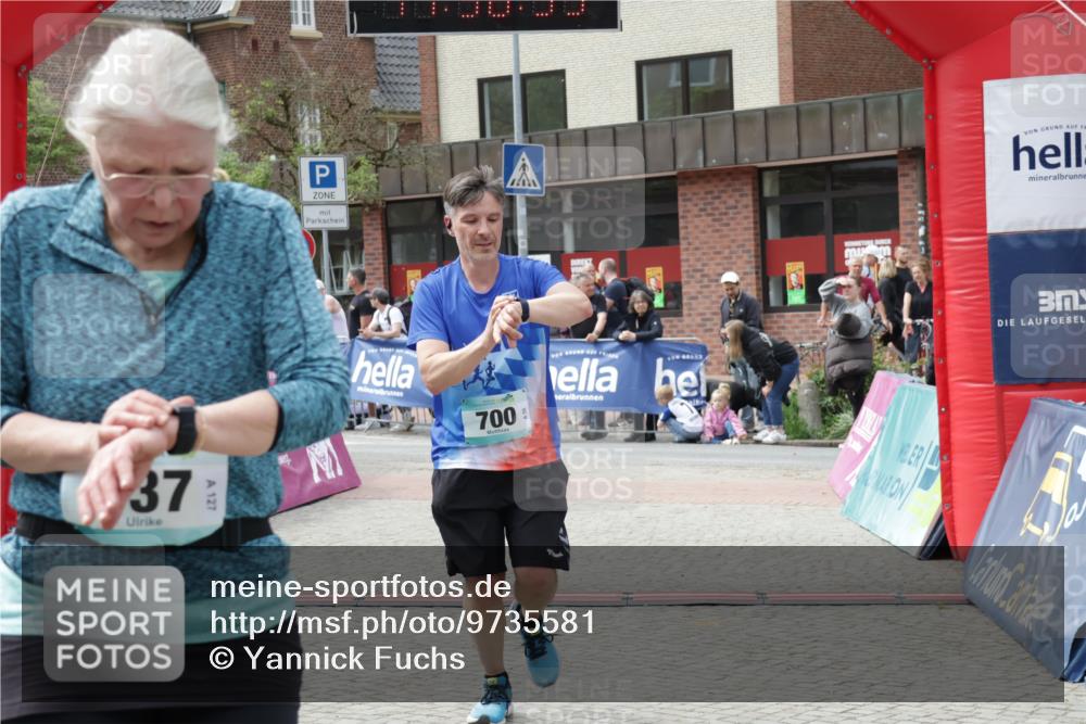 10.05.2026 - 8. Wedeler Halbmarathon Yannick Fuchs http://msf.ph/oto/9735581 10.05.2026 11:56:53 Ziel 337, 700 meine-sportfotos.de