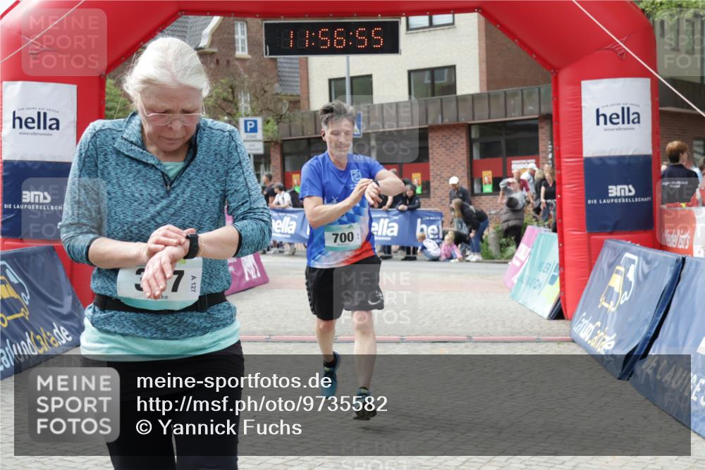 10.05.2026 - 8. Wedeler Halbmarathon Yannick Fuchs http://msf.ph/oto/9735582 10.05.2026 11:56:53 Ziel 337, 700 meine-sportfotos.de