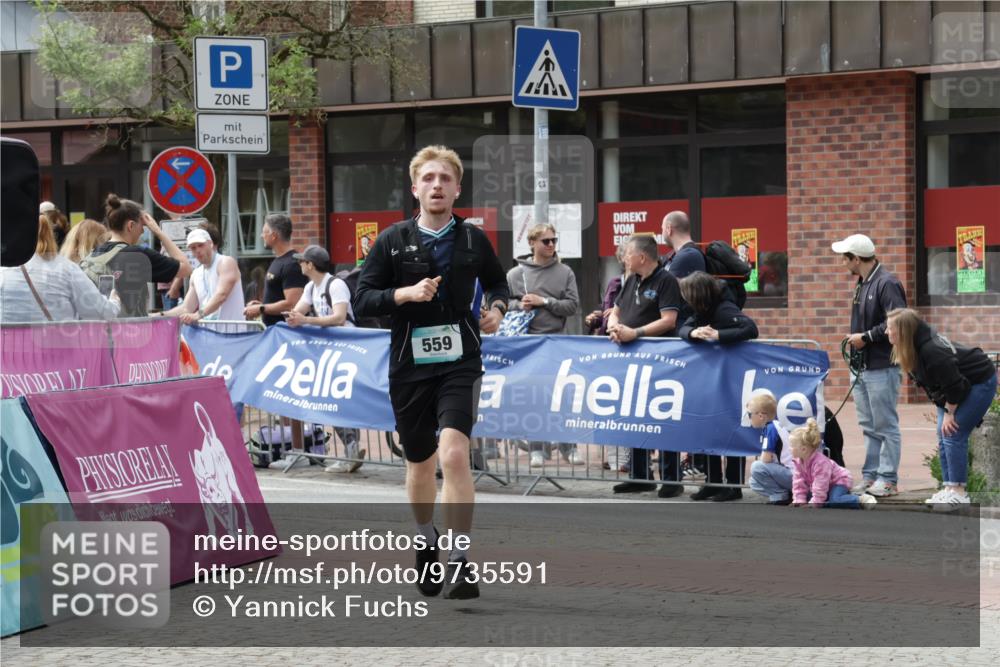 10.05.2026 - 8. Wedeler Halbmarathon Yannick Fuchs http://msf.ph/oto/9735591 10.05.2026 11:57:01 Ziel 559 meine-sportfotos.de