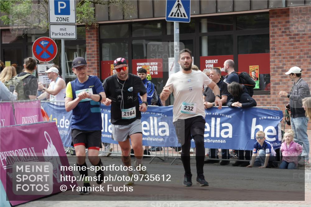 10.05.2026 - 8. Wedeler Halbmarathon Yannick Fuchs http://msf.ph/oto/9735612 10.05.2026 11:57:07 Ziel 232, 250, 559, 2164 meine-sportfotos.de