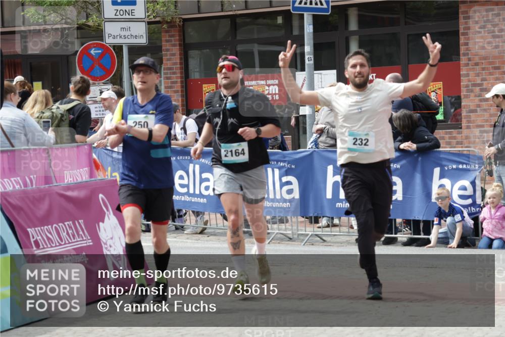 10.05.2026 - 8. Wedeler Halbmarathon Yannick Fuchs http://msf.ph/oto/9735615 10.05.2026 11:57:07 Ziel 232, 250, 559, 2164 meine-sportfotos.de