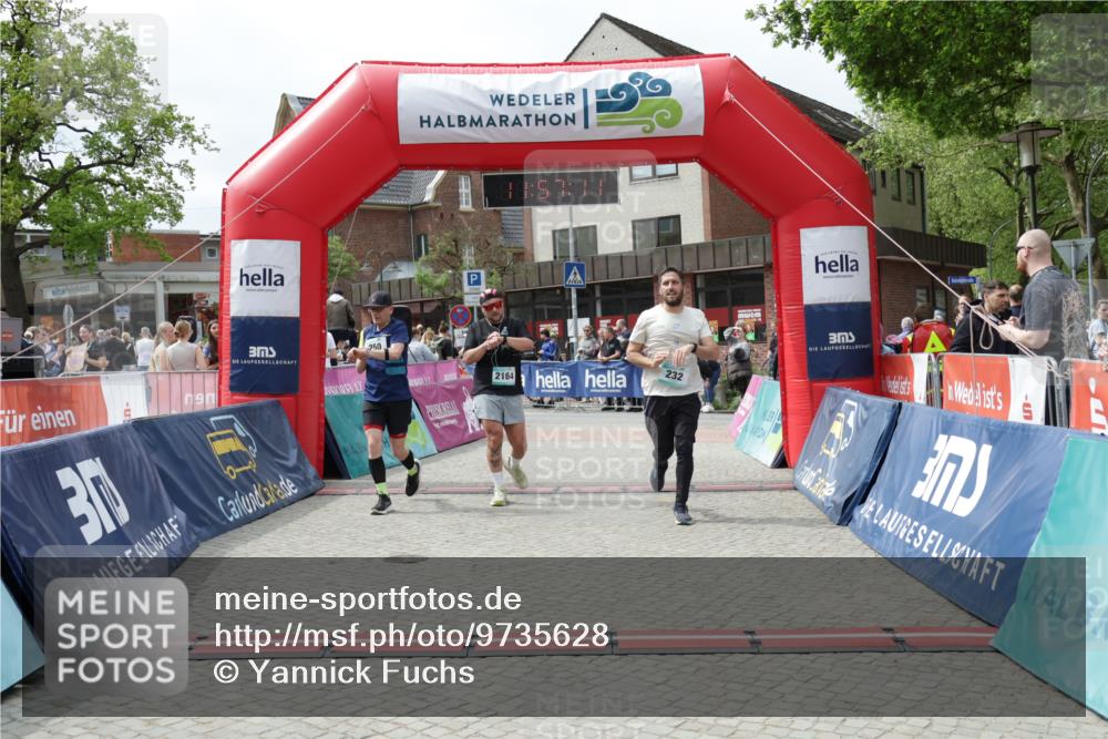 10.05.2026 - 8. Wedeler Halbmarathon Yannick Fuchs http://msf.ph/oto/9735628 10.05.2026 11:57:10 Ziel 232, 250, 2159, 2164 meine-sportfotos.de