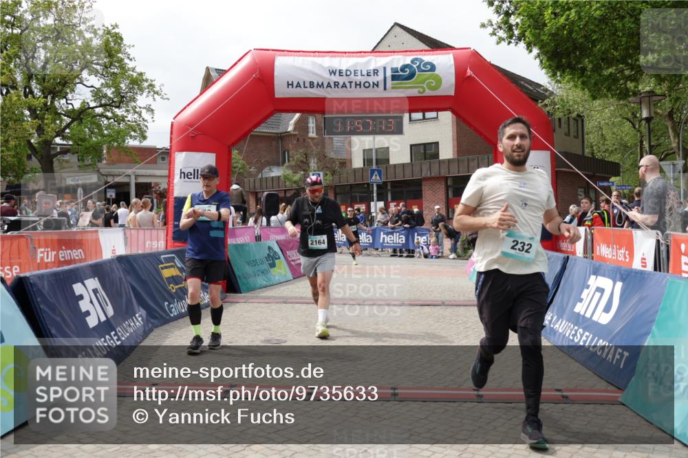 10.05.2026 - 8. Wedeler Halbmarathon Yannick Fuchs http://msf.ph/oto/9735633 10.05.2026 11:57:11 Ziel 232, 250, 2159, 2164 meine-sportfotos.de