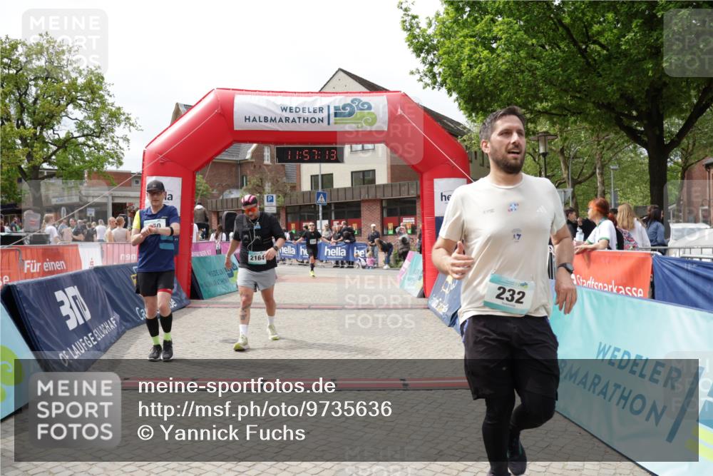 10.05.2026 - 8. Wedeler Halbmarathon Yannick Fuchs http://msf.ph/oto/9735636 10.05.2026 11:57:11 Ziel 232, 250, 2159, 2164 meine-sportfotos.de
