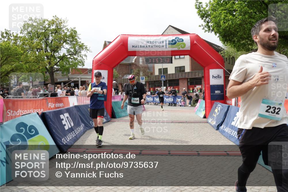 10.05.2026 - 8. Wedeler Halbmarathon Yannick Fuchs http://msf.ph/oto/9735637 10.05.2026 11:57:12 Ziel 232, 250, 2159, 2164 meine-sportfotos.de