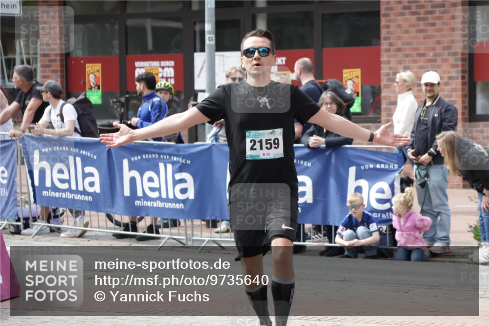 10.05.2026 - 8. Wedeler Halbmarathon Yannick Fuchs http://msf.ph/oto/9735640 10.05.2026 11:57:13 Ziel 232, 250, 2159, 2164 meine-sportfotos.de