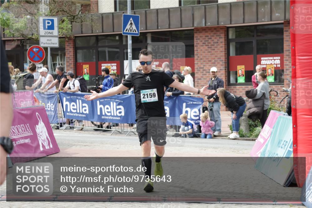 10.05.2026 - 8. Wedeler Halbmarathon Yannick Fuchs http://msf.ph/oto/9735643 10.05.2026 11:57:14 Ziel 232, 250, 2159, 2164 meine-sportfotos.de
