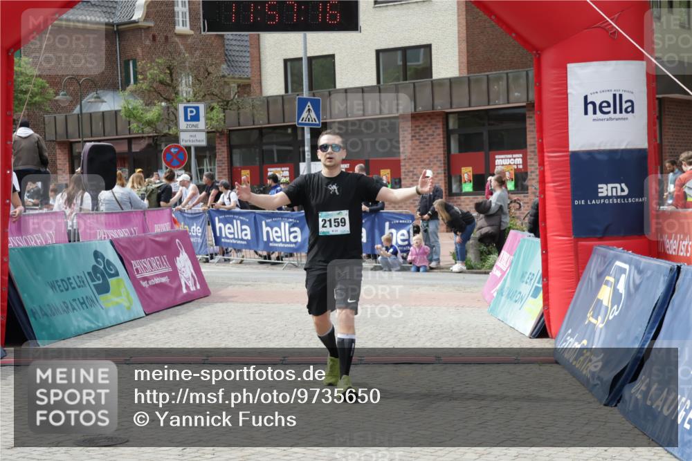 10.05.2026 - 8. Wedeler Halbmarathon Yannick Fuchs http://msf.ph/oto/9735650 10.05.2026 11:57:15 Ziel 232, 250, 2159, 2164 meine-sportfotos.de