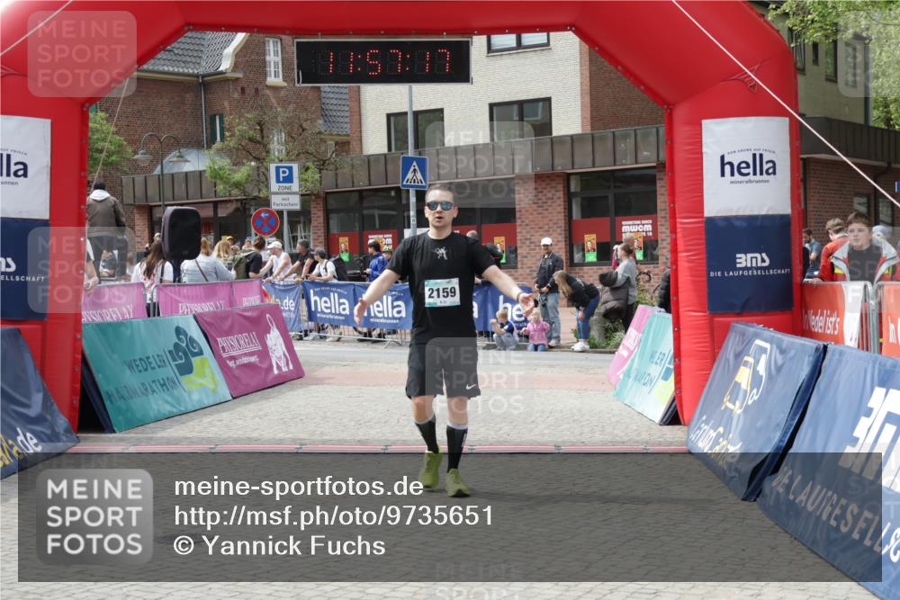 10.05.2026 - 8. Wedeler Halbmarathon Yannick Fuchs http://msf.ph/oto/9735651 10.05.2026 11:57:15 Ziel 232, 250, 2159, 2164 meine-sportfotos.de