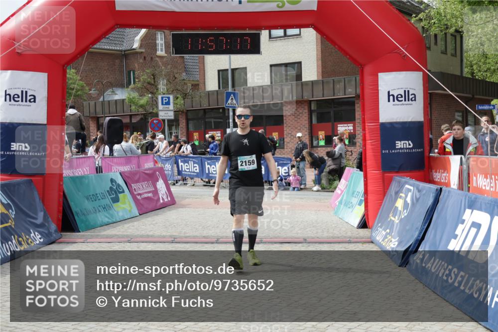 10.05.2026 - 8. Wedeler Halbmarathon Yannick Fuchs http://msf.ph/oto/9735652 10.05.2026 11:57:15 Ziel 232, 250, 2159, 2164 meine-sportfotos.de