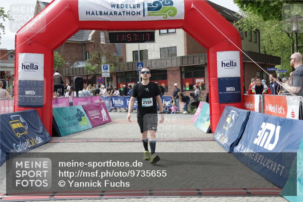10.05.2026 - 8. Wedeler Halbmarathon Yannick Fuchs http://msf.ph/oto/9735655 10.05.2026 11:57:15 Ziel 232, 250, 2159, 2164 meine-sportfotos.de