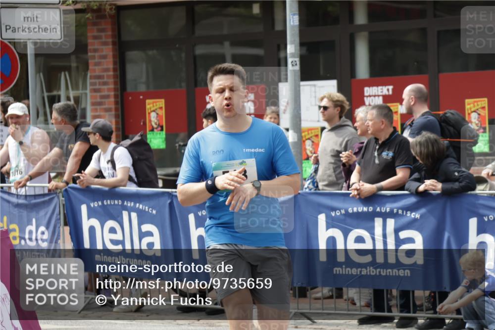 10.05.2026 - 8. Wedeler Halbmarathon Yannick Fuchs http://msf.ph/oto/9735659 10.05.2026 11:57:25 Ziel 513, 588 meine-sportfotos.de