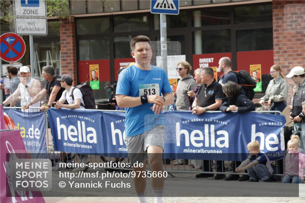 10.05.2026 - 8. Wedeler Halbmarathon Yannick Fuchs http://msf.ph/oto/9735660 10.05.2026 11:57:25 Ziel 513, 588 meine-sportfotos.de