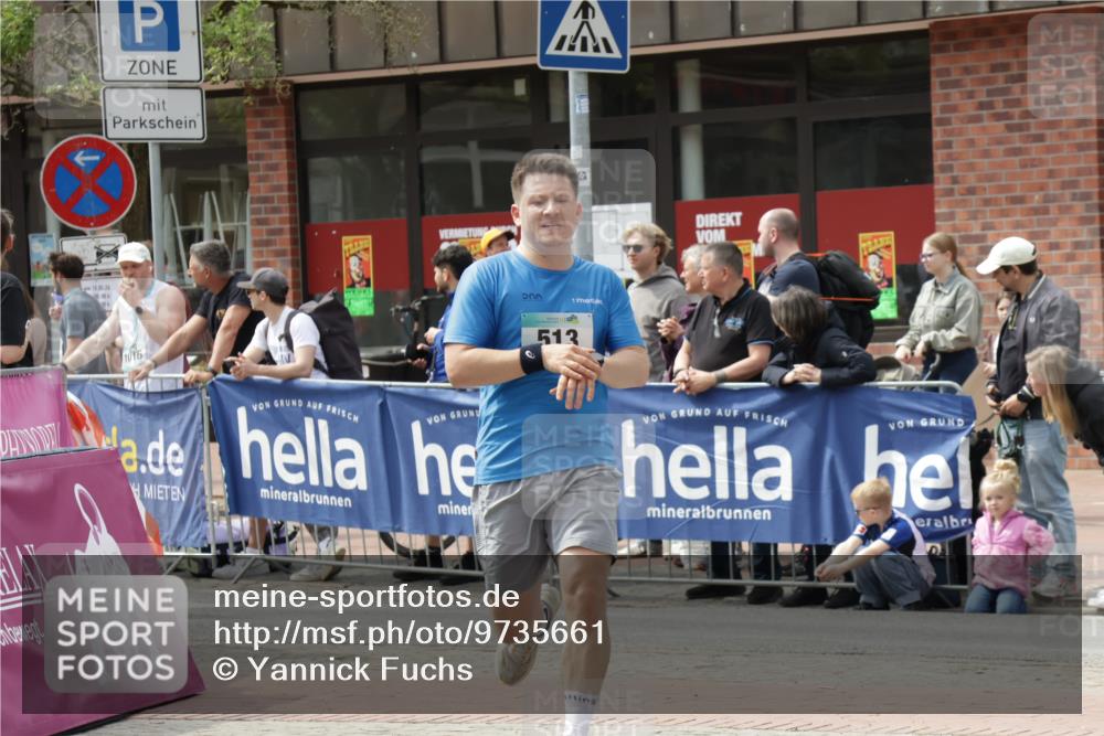 10.05.2026 - 8. Wedeler Halbmarathon Yannick Fuchs http://msf.ph/oto/9735661 10.05.2026 11:57:25 Ziel 513, 588 meine-sportfotos.de
