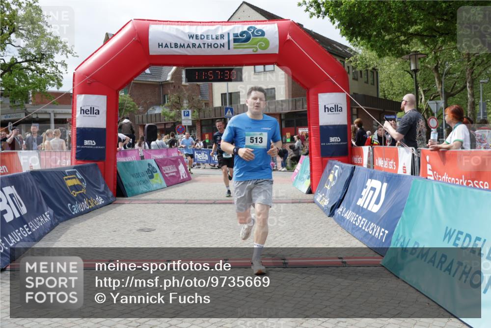 10.05.2026 - 8. Wedeler Halbmarathon Yannick Fuchs http://msf.ph/oto/9735669 10.05.2026 11:57:28 Ziel 513, 588, 999 meine-sportfotos.de