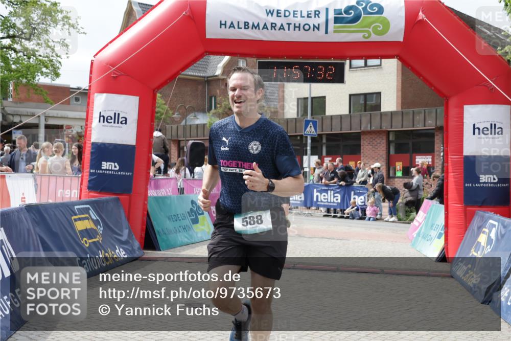 10.05.2026 - 8. Wedeler Halbmarathon Yannick Fuchs http://msf.ph/oto/9735673 10.05.2026 11:57:30 Ziel 513, 588, 999 meine-sportfotos.de