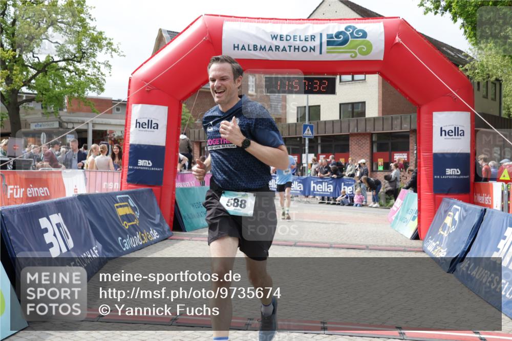 10.05.2026 - 8. Wedeler Halbmarathon Yannick Fuchs http://msf.ph/oto/9735674 10.05.2026 11:57:30 Ziel 513, 588, 999 meine-sportfotos.de
