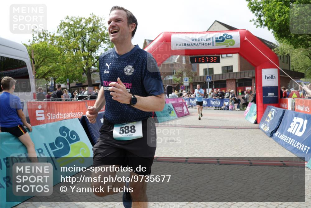10.05.2026 - 8. Wedeler Halbmarathon Yannick Fuchs http://msf.ph/oto/9735677 10.05.2026 11:57:31 Ziel 513, 588, 999 meine-sportfotos.de