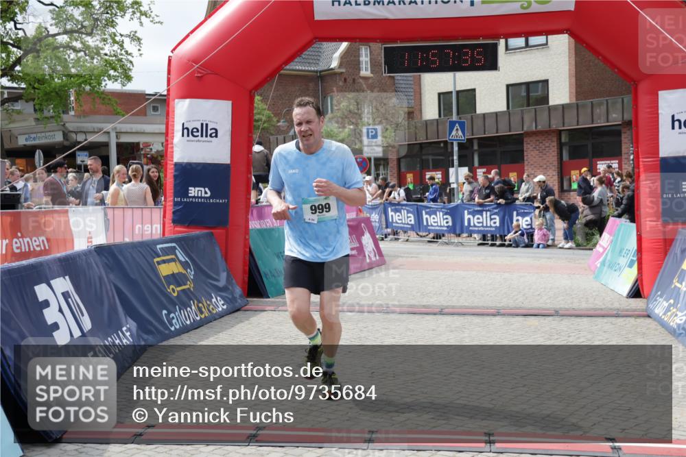 10.05.2026 - 8. Wedeler Halbmarathon Yannick Fuchs http://msf.ph/oto/9735684 10.05.2026 11:57:34 Ziel 588, 999 meine-sportfotos.de