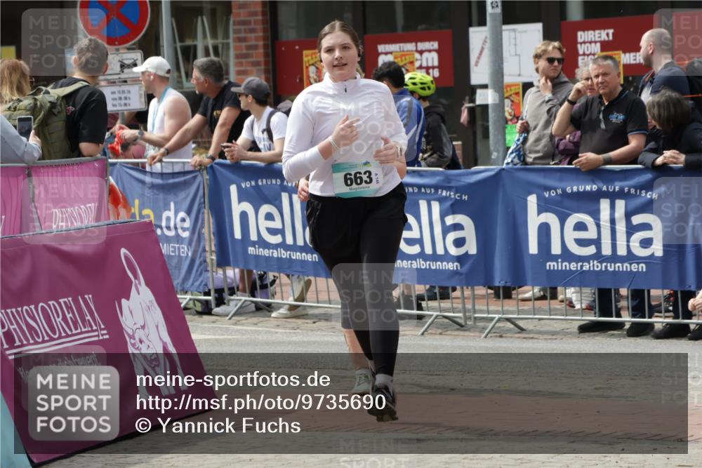 10.05.2026 - 8. Wedeler Halbmarathon Yannick Fuchs http://msf.ph/oto/9735690 10.05.2026 11:57:36 Ziel 663, 854, 999 meine-sportfotos.de