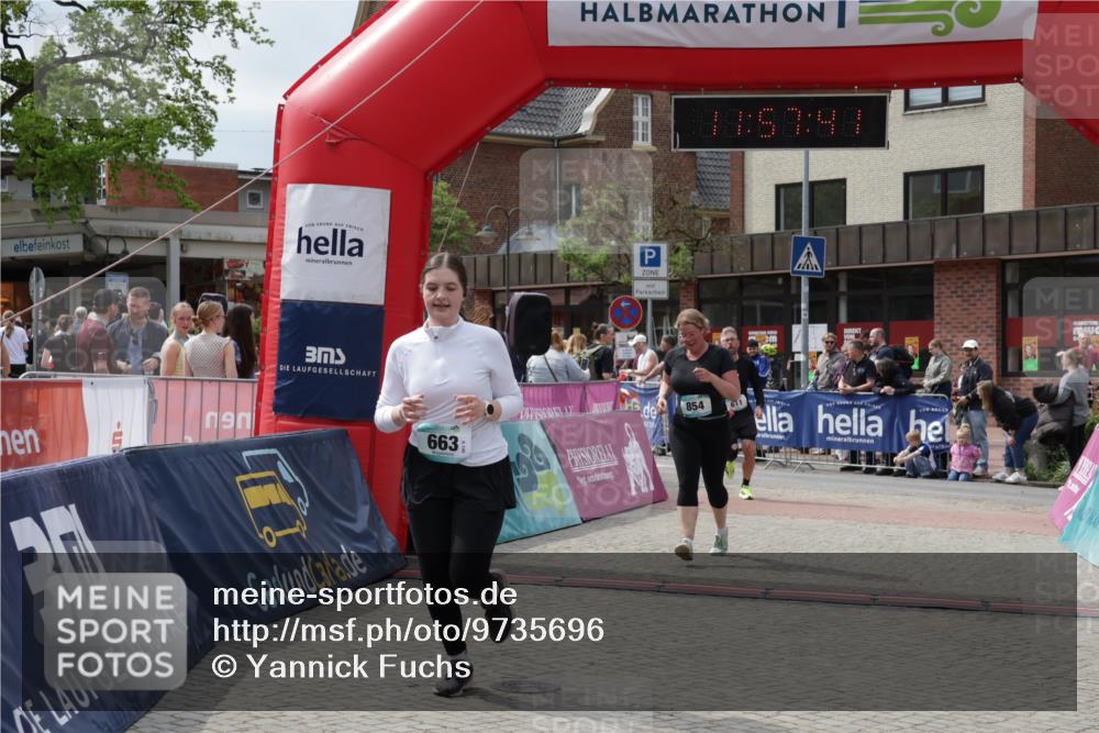 10.05.2026 - 8. Wedeler Halbmarathon Yannick Fuchs http://msf.ph/oto/9735696 10.05.2026 11:57:39 Ziel 611, 663, 854 meine-sportfotos.de