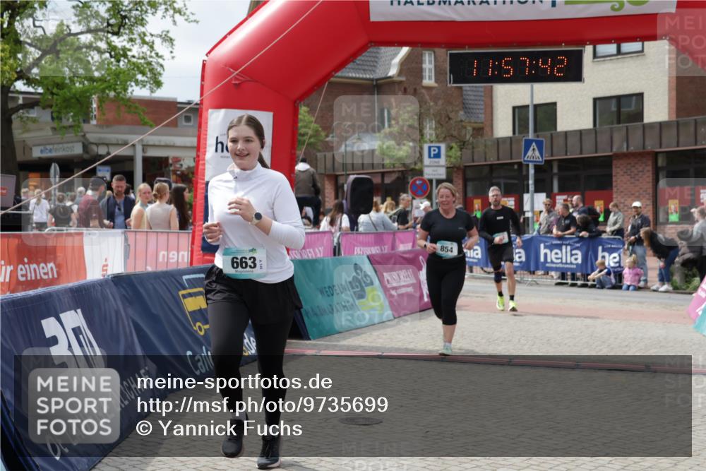 10.05.2026 - 8. Wedeler Halbmarathon Yannick Fuchs http://msf.ph/oto/9735699 10.05.2026 11:57:40 Ziel 611, 663, 854 meine-sportfotos.de