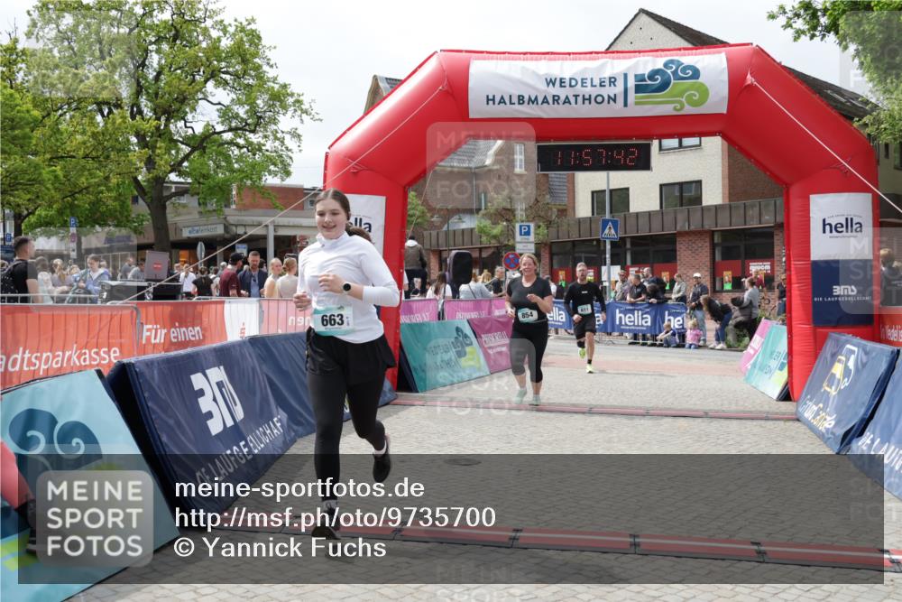10.05.2026 - 8. Wedeler Halbmarathon Yannick Fuchs http://msf.ph/oto/9735700 10.05.2026 11:57:40 Ziel 611, 663, 854 meine-sportfotos.de