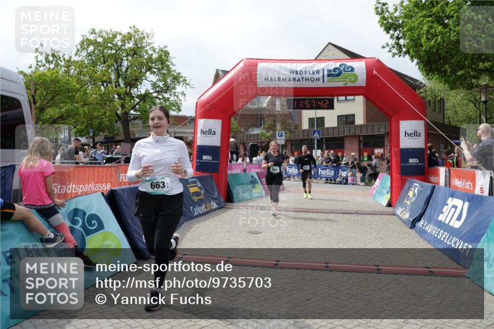 10.05.2026 - 8. Wedeler Halbmarathon Yannick Fuchs http://msf.ph/oto/9735703 10.05.2026 11:57:40 Ziel 611, 663, 854 meine-sportfotos.de